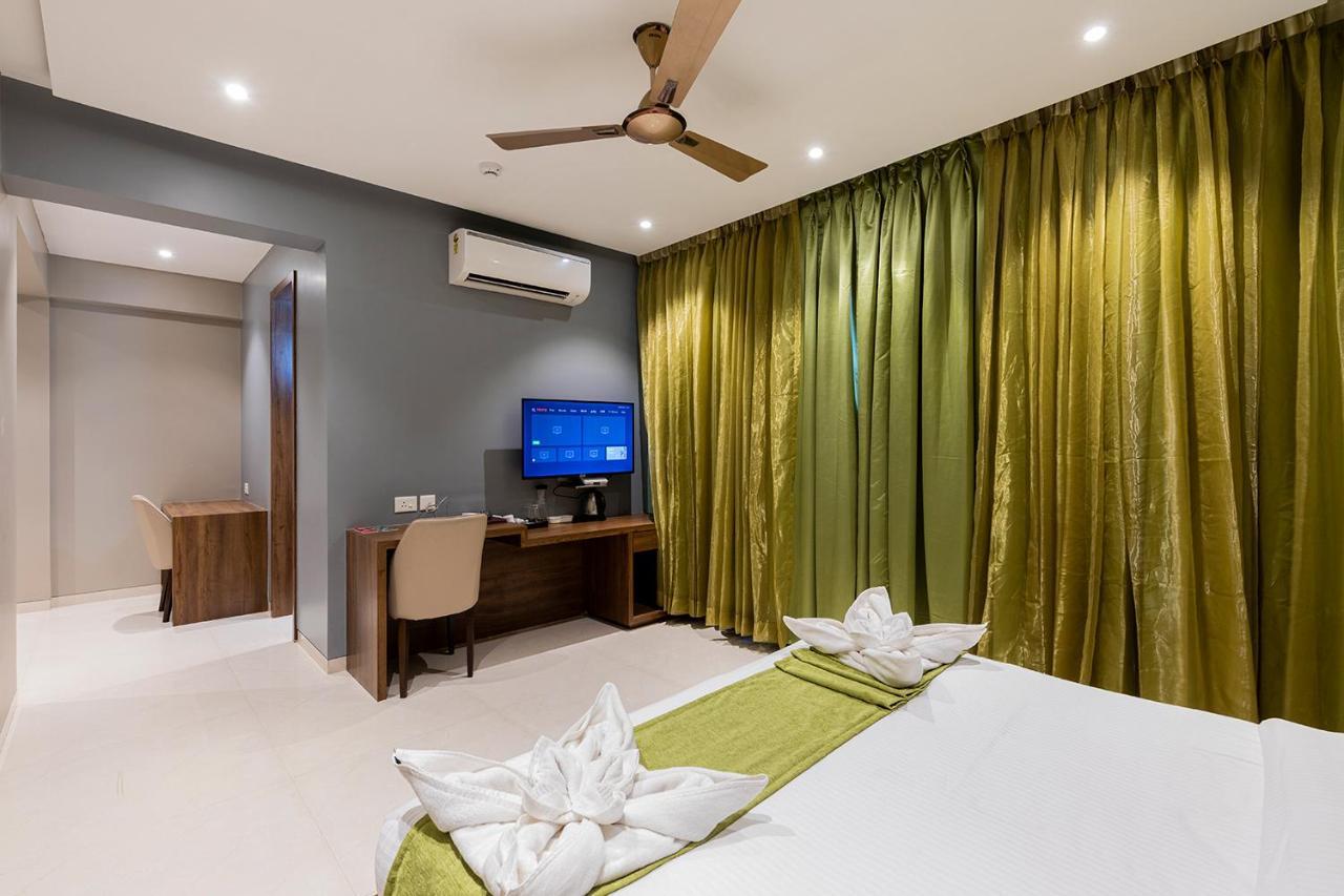 Hotel Seven Oaks Navi Mumbai Exterior photo