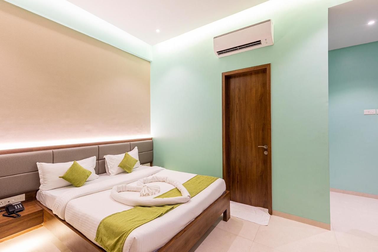 Hotel Seven Oaks Navi Mumbai Exterior photo