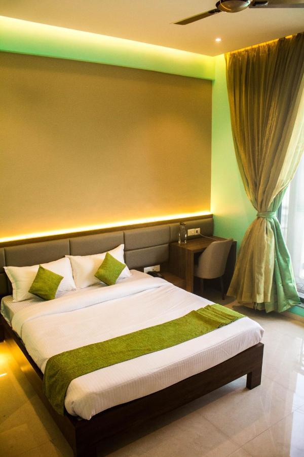 Hotel Seven Oaks Navi Mumbai Exterior photo