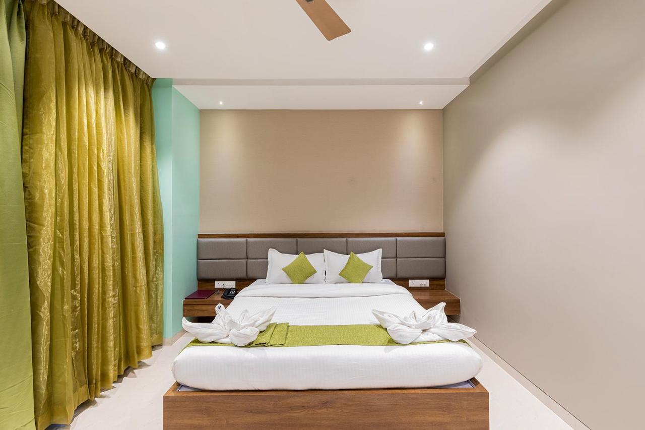 Hotel Seven Oaks Navi Mumbai Exterior photo