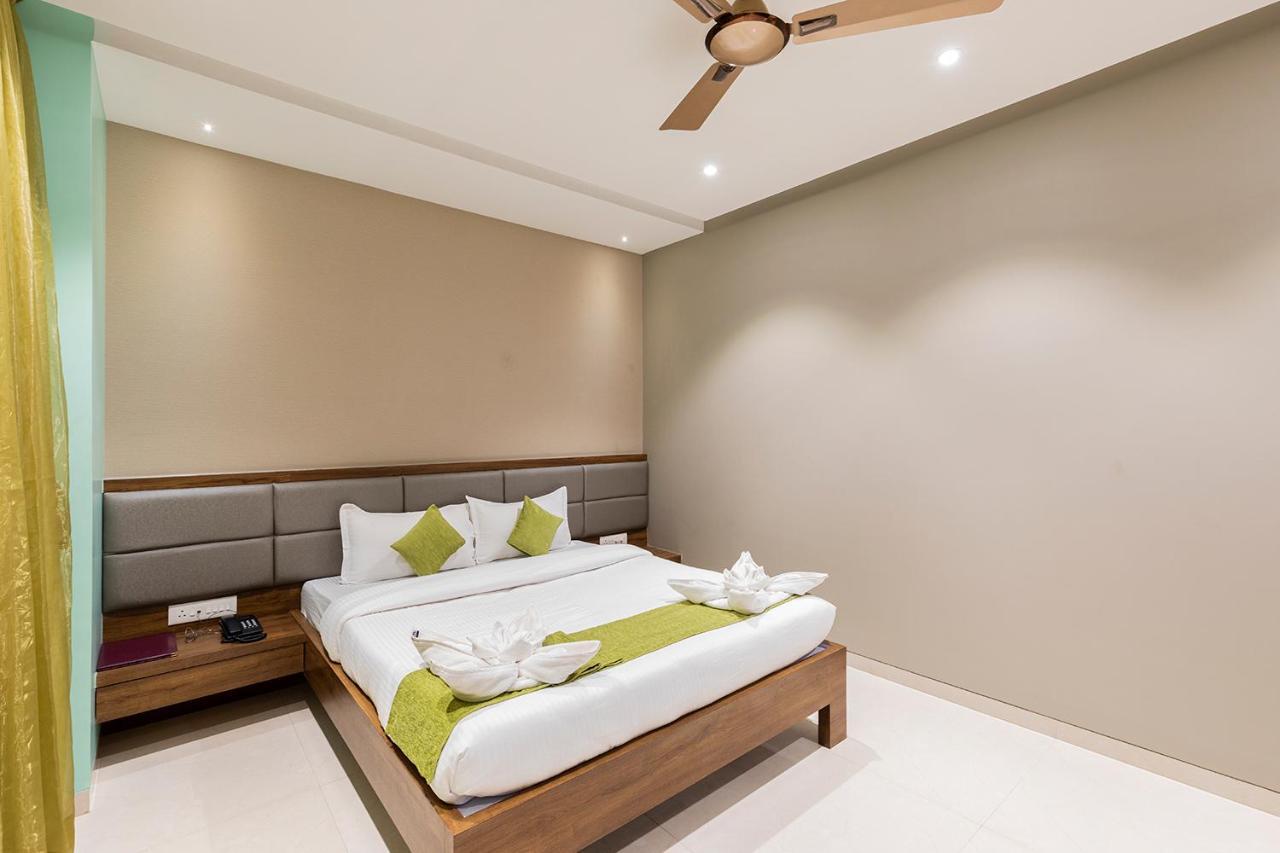 Hotel Seven Oaks Navi Mumbai Exterior photo