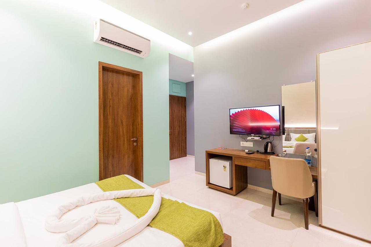Hotel Seven Oaks Navi Mumbai Exterior photo