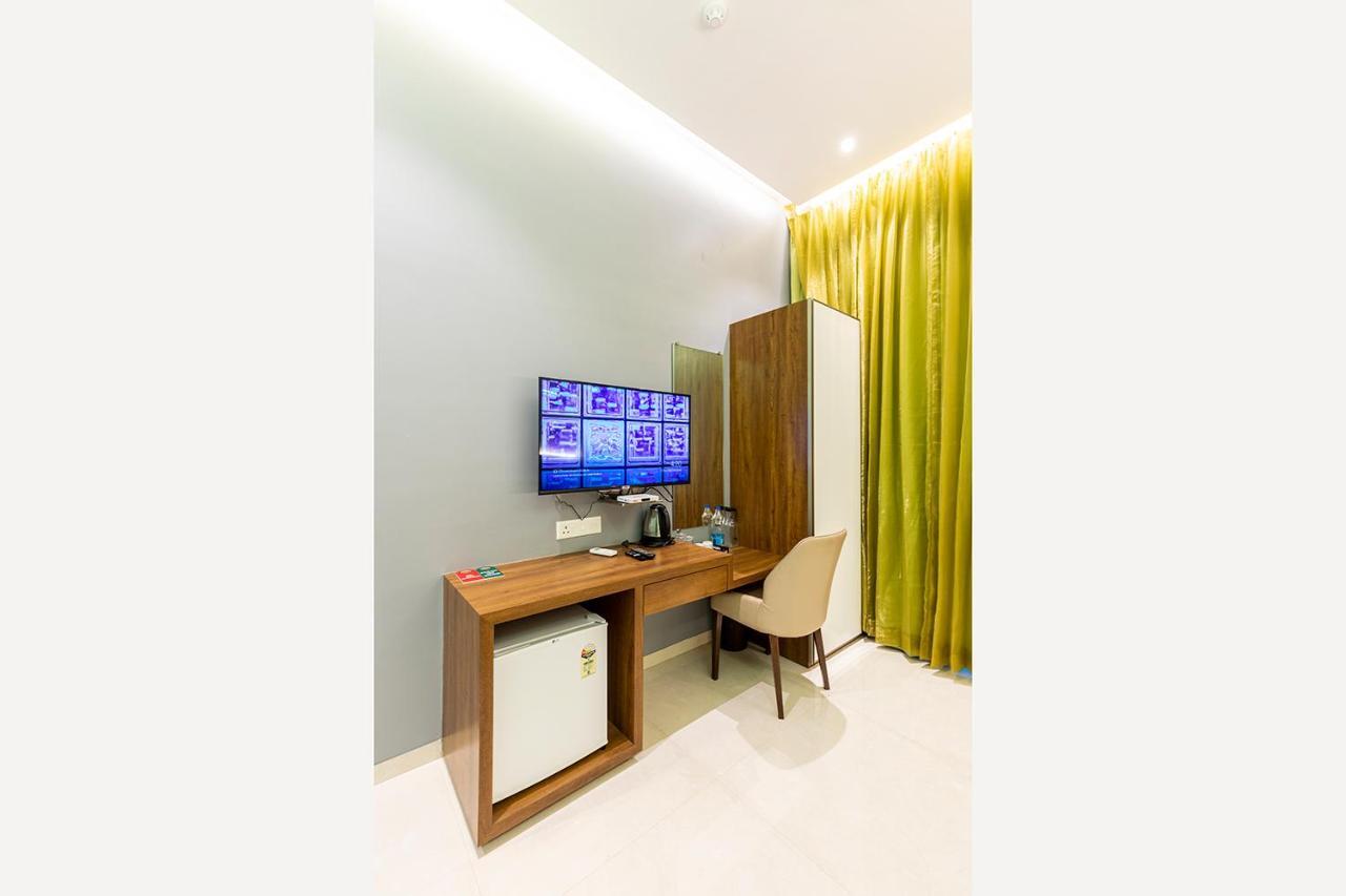 Hotel Seven Oaks Navi Mumbai Exterior photo